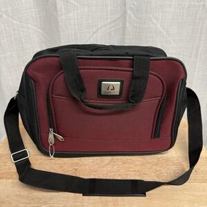 Traveler’s Choice Carry-on Bag Overnight Bag Luggage Tote Black Red With Strap